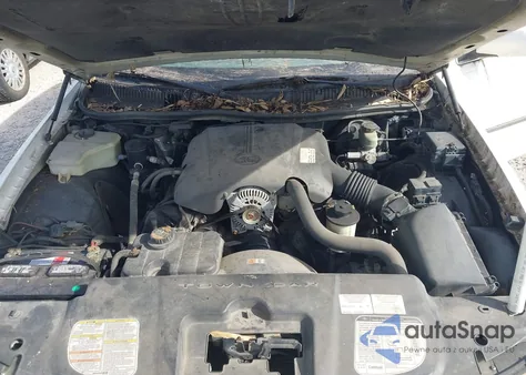 2000 Lincoln Town Car Signature from USA, damaged, VIN 1LNHM82W4YY842937